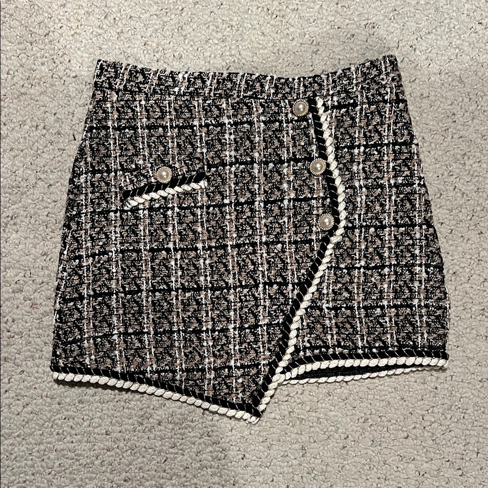 Chic Black and White Tweed Skirt